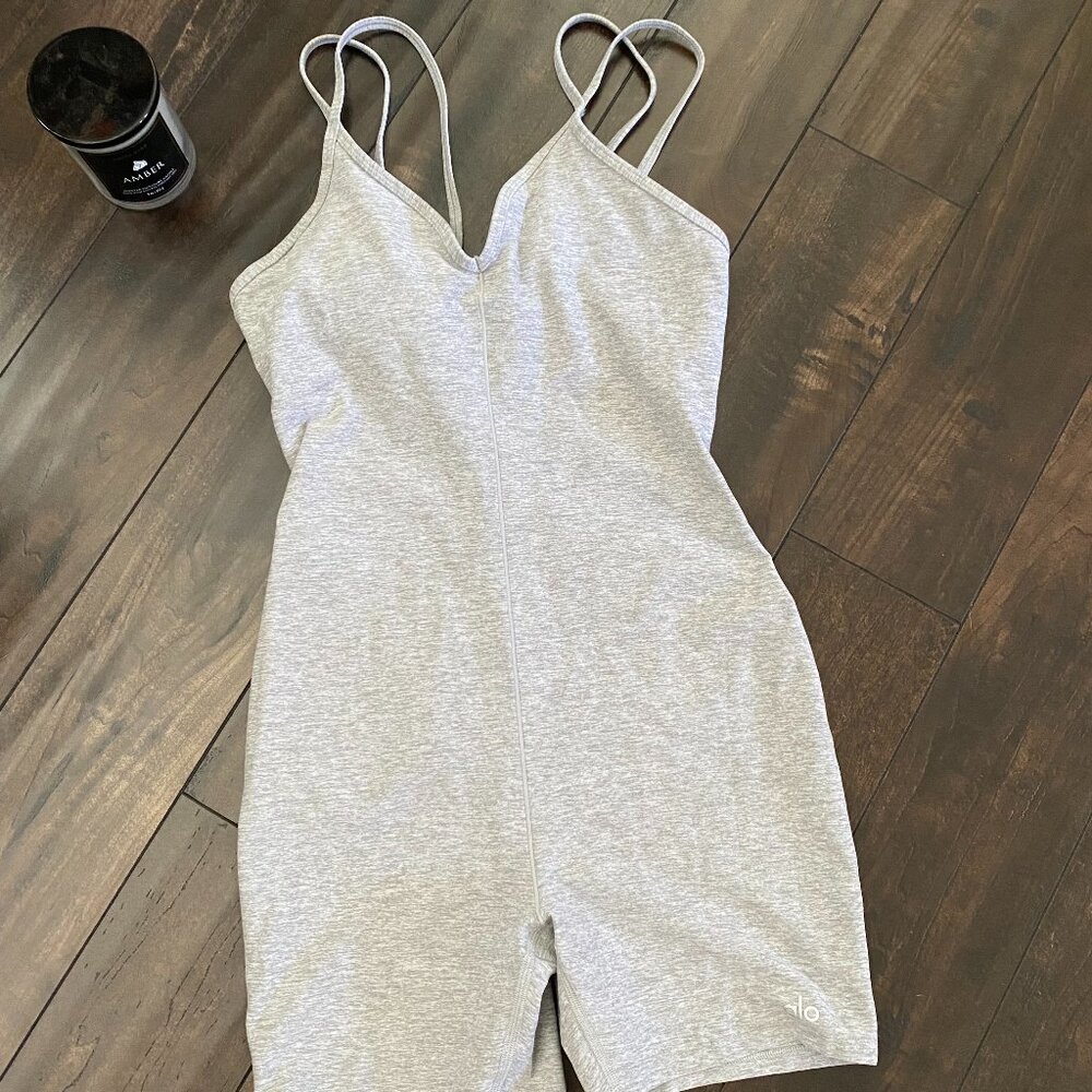 ALO YOGA ALOSOFT SUNS OUT ONESIE, Athletic Heather Grey Small